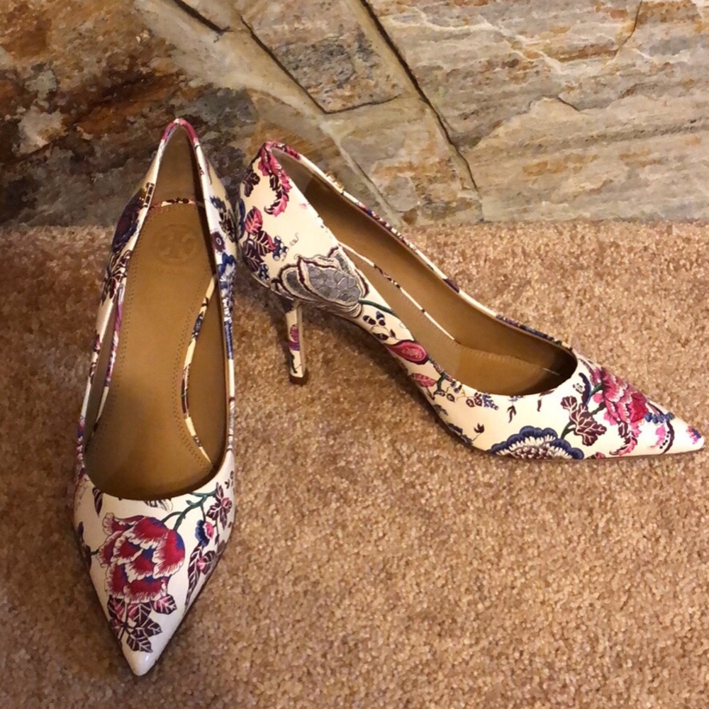 Brand New Tory Burch Penelope Pumps Size 5.5